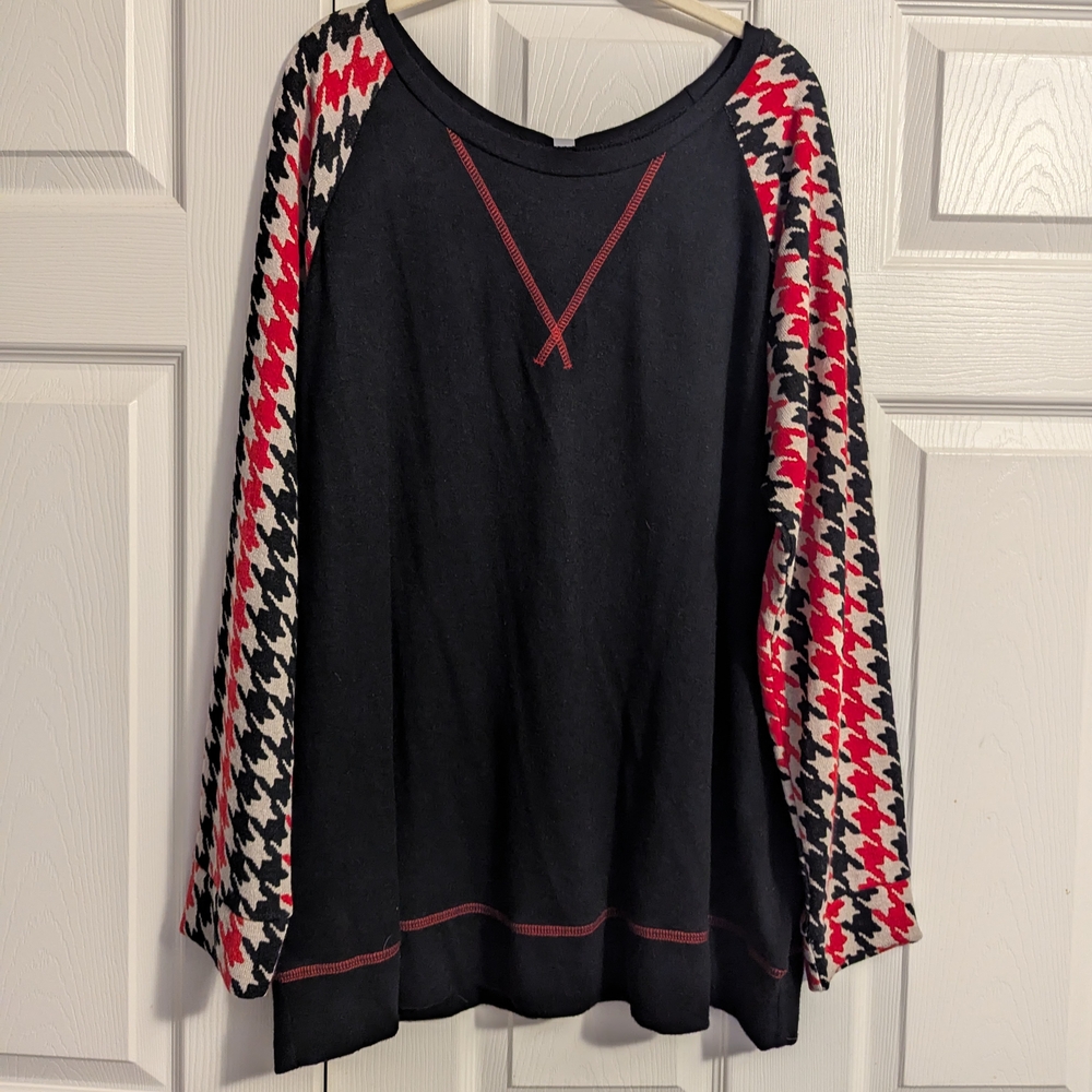 Honeyme Curvy Chic Black and Red Houndstooth Top NWT
